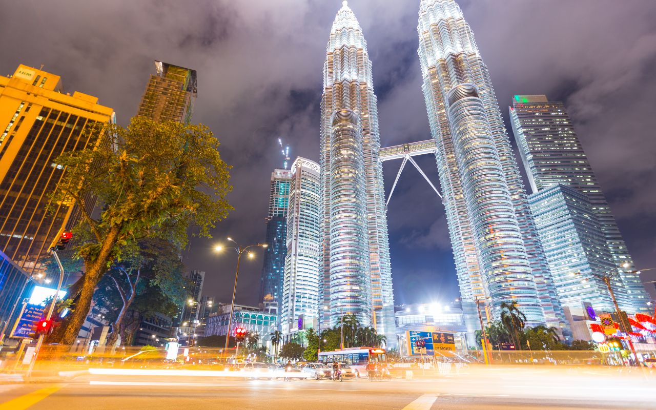 Tour Petronas Oldtravelbag Tour Petronas Oldtravelbag