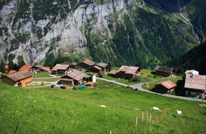 Découverte de Gimmelwald, le charmant village suisse niché dans les Alpes