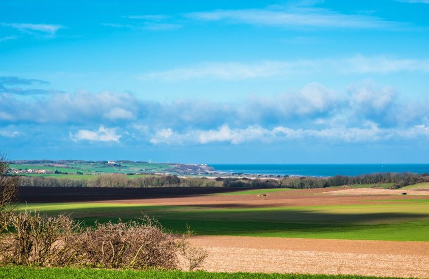 Côte d’Opale ou Baie de Somme : laquelle choisir pour des vacances réussies dans les Hauts-de-France ?