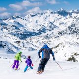 journée de ski en famille