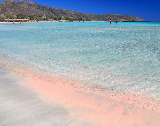plage de sable rose