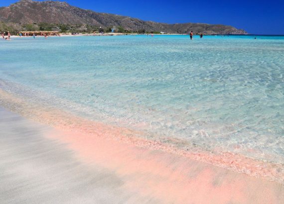 plage de sable rose