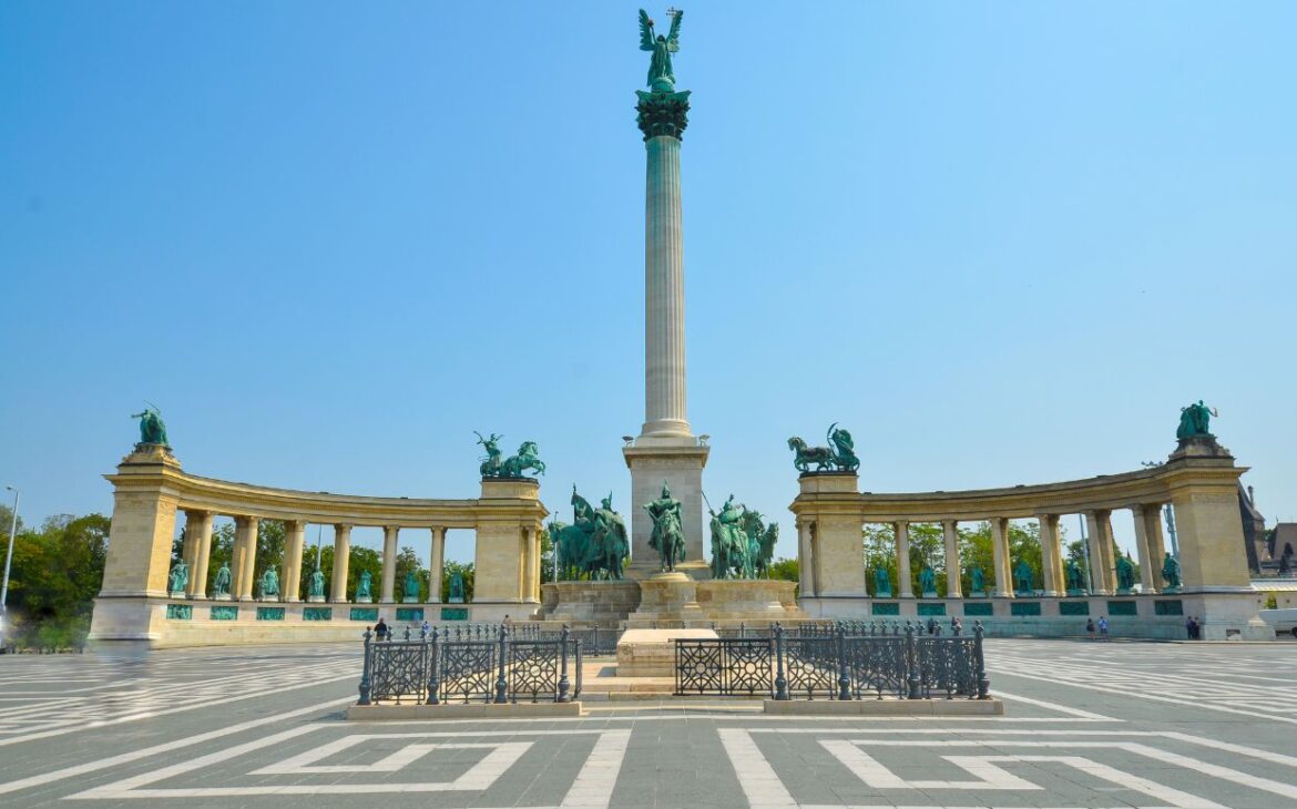 Place des H&eacute;ros