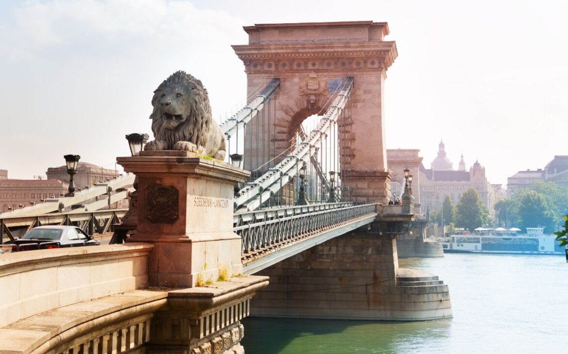 Pont des Cha&icirc;nes