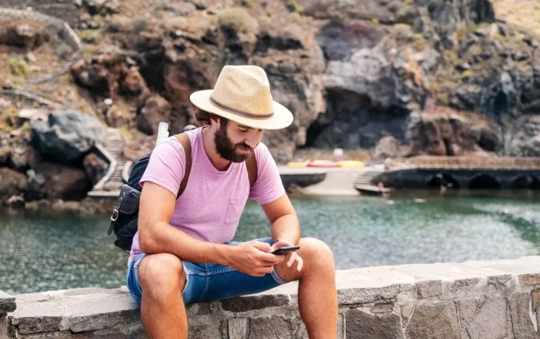 resté connecté en voyage