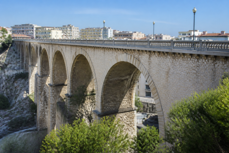 Le Pont de la Fausse Monnaie : Un viaduc emblématique du 7e arrondissement de Marseille