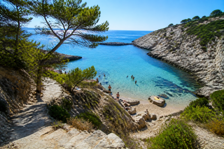 Plage de Bonne Brise à Marseille : Accès, baignade et guide de cette crique préservée